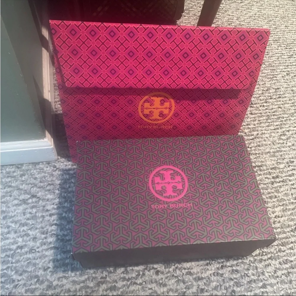 NWB Tory Burch Kira Thin Flip Flops, Size 8 Color Deep Purple 502 - Picture 11 of 11